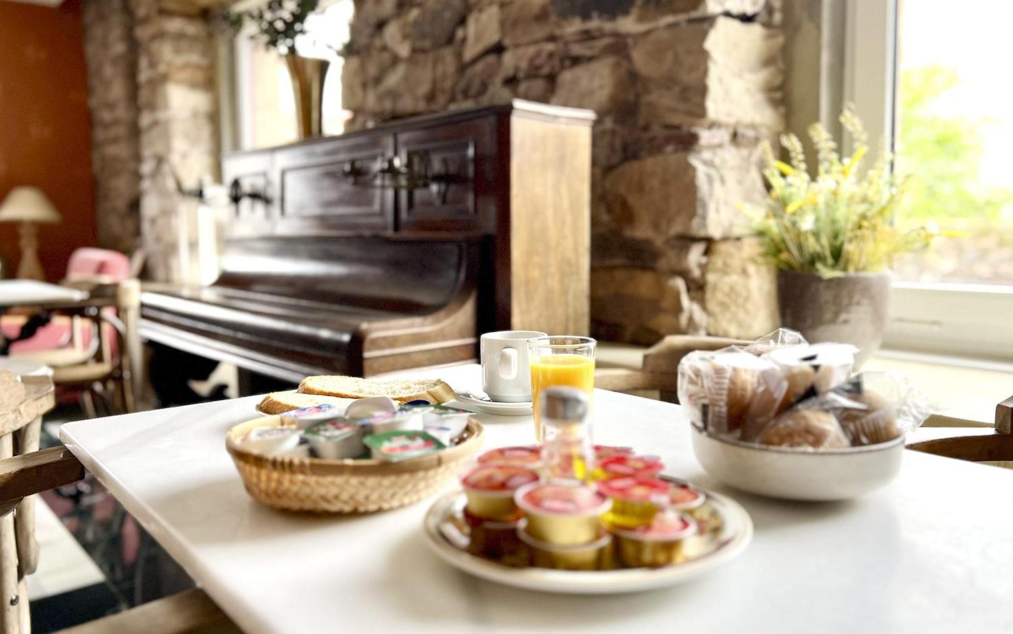 Posada Villa Rosa Reinosa Bagian luar foto